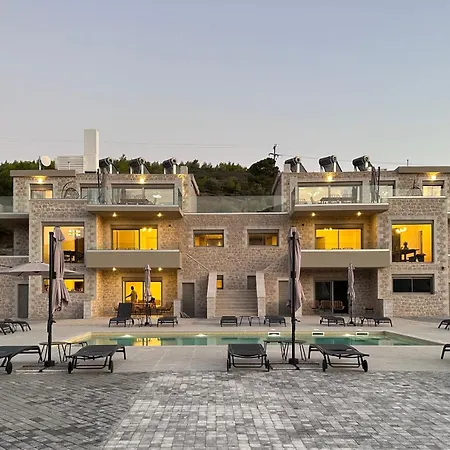 Topos Luxury Heraion شقة فندقية