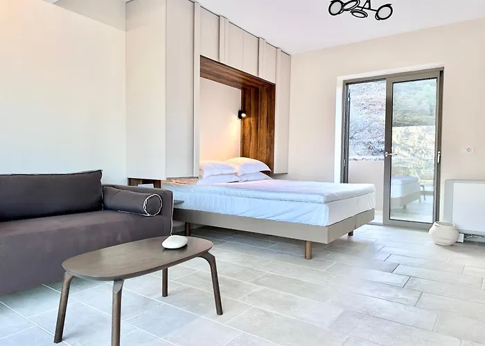 Topos Luxury Heraion شقة فندقية لوتراكي