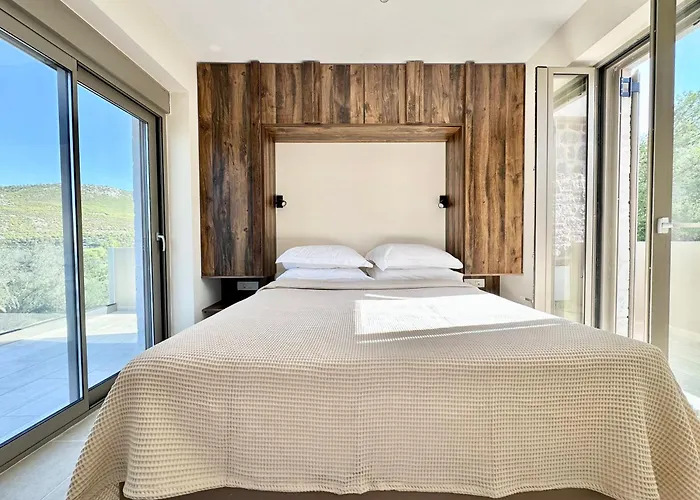 Topos Luxury Heraion 4* لوتراكي