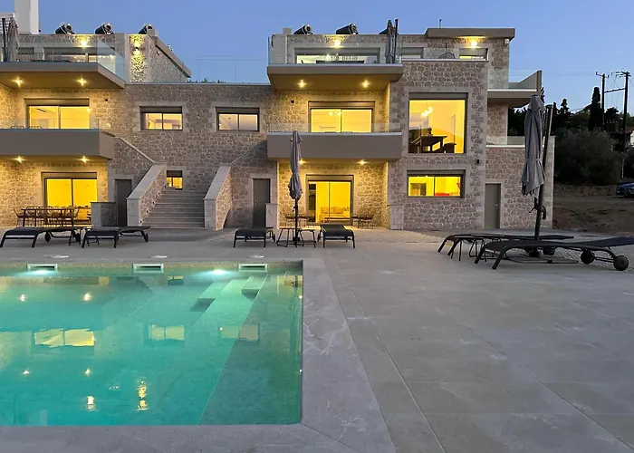 Topos Luxury Heraion لوتراكي
